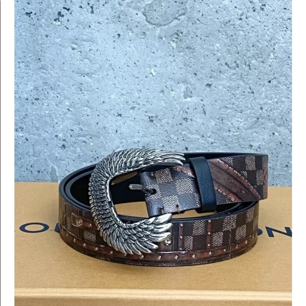 Louis Vuitton belt size 80. Small